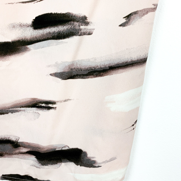 Willow & Thread Sleeveless Light Semi-Sheer Pink & Black Blouse - Picture 2 of 8